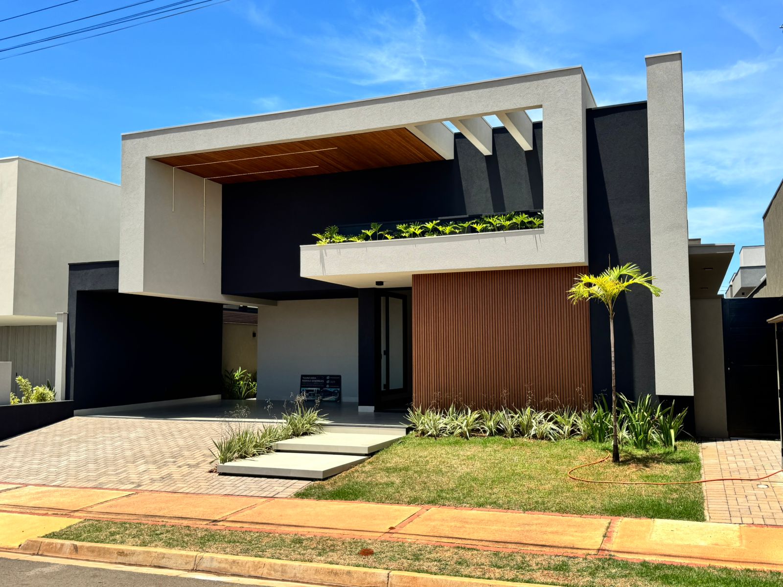 WhatsApp Image 2025-12-09 at 08.37.44 (1)